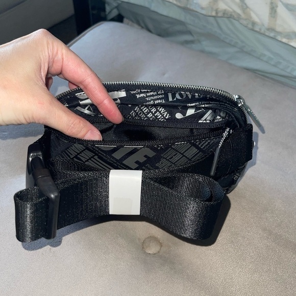 NEW Lululemon Unisex 1L Manifesto Everywhere Belt Bag Sling Bag Grey Fanny Pack - Picture 9 of 9